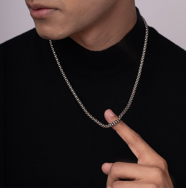 Men’s Chains & Pendants in 2025: Materials, Styles & Must-Haves